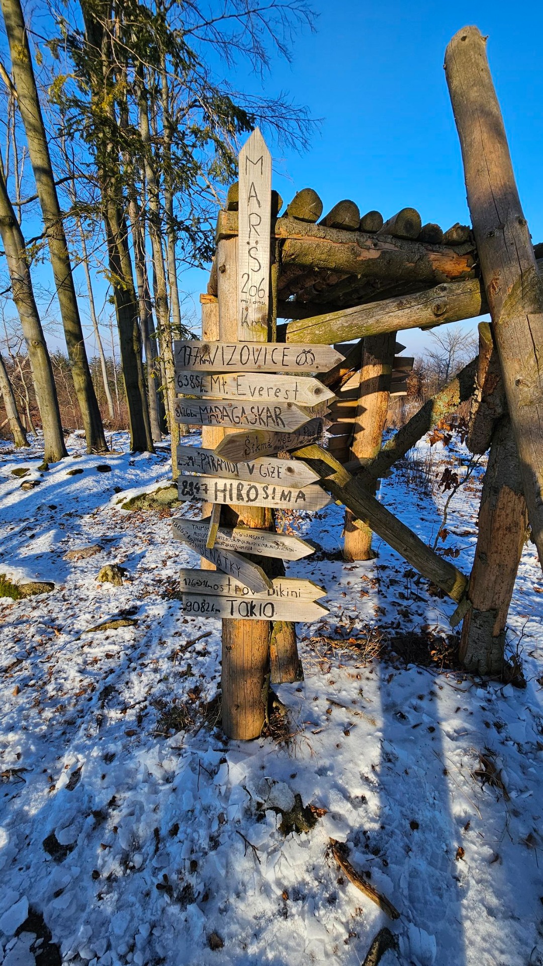 Rozcestník na Čeřínku, autor fotky: Ondřej Krajča
