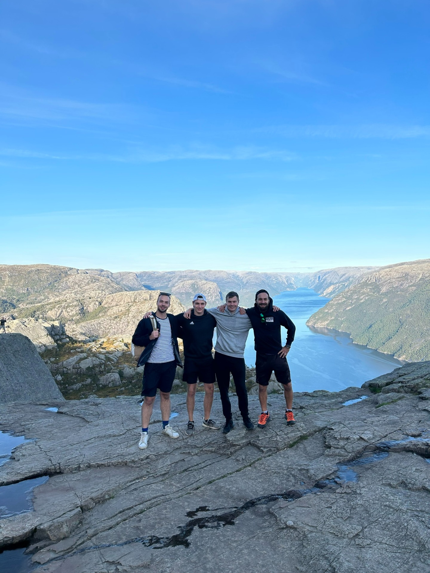 S oblíbeným fjordem tentokrát z druhé strany a hezky všichni :)